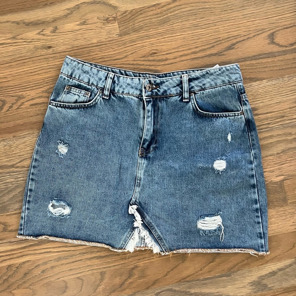 90’s denim distressed button up jean skirt with slit